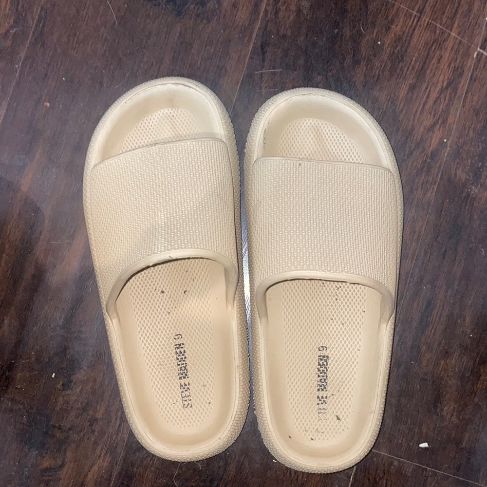 Steve Madden Scuba Slide